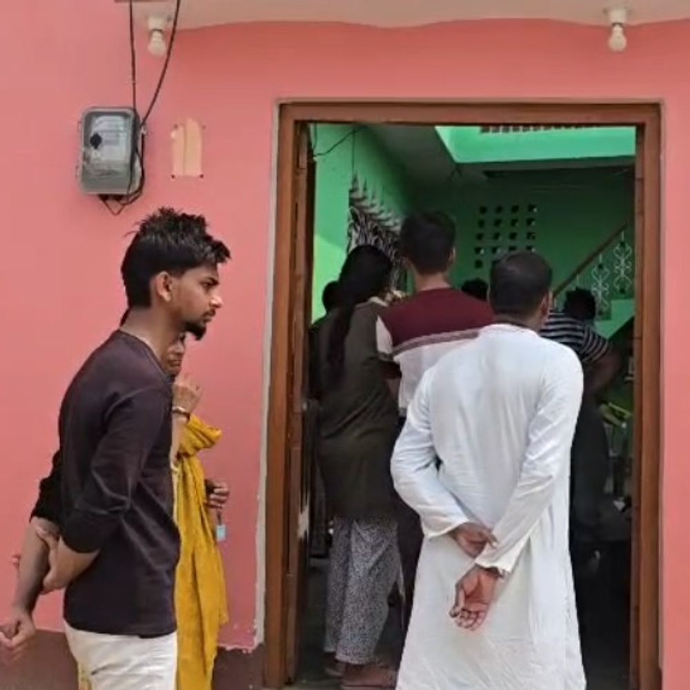 बंद मकान से लाखों के जेवर, नकदी चोरी:पुलिस और डॉग स्क्वाड मौके पर, जांच पड़ताल जारी