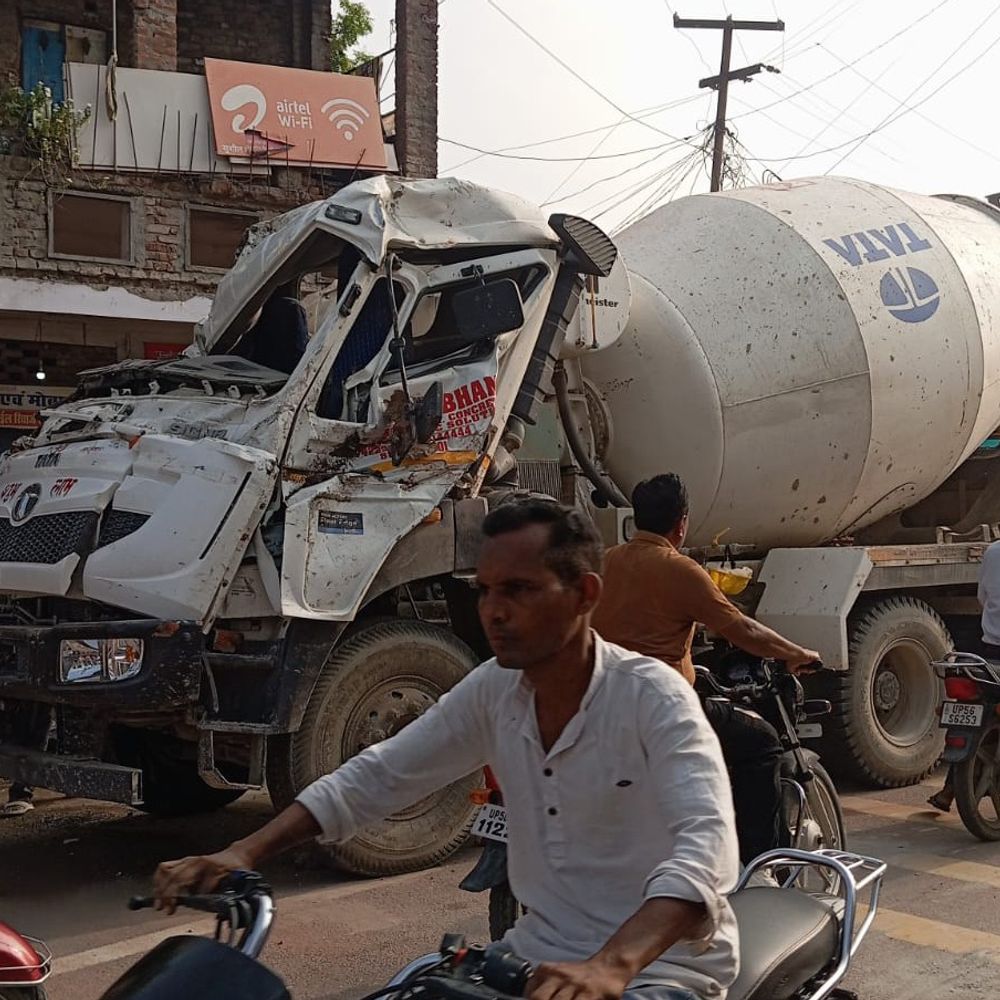 सक्सेना नगर चौराहे पर घंटों लगा जाम:राहगीर, स्कूली बच्चे और मरीज हुए परेशान