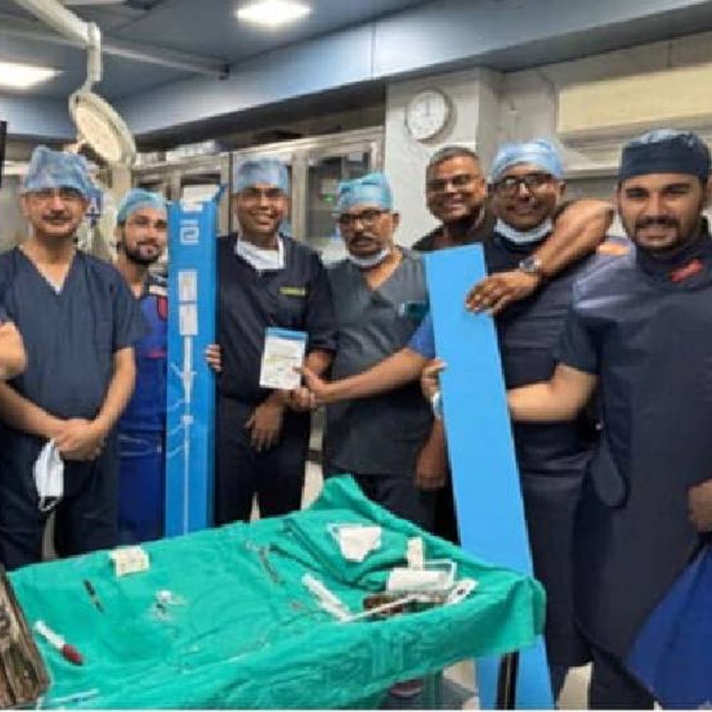 
                 MP में पहली बार बिना तार वाला ड्युअल-चैंबर पेसमेकर:इंदौर में 88 वर्षीय बुजुर्ग का सफल इम्प्लांट, न छाती में पॉकेट की जरूरत, न ही तकलीफ 
            