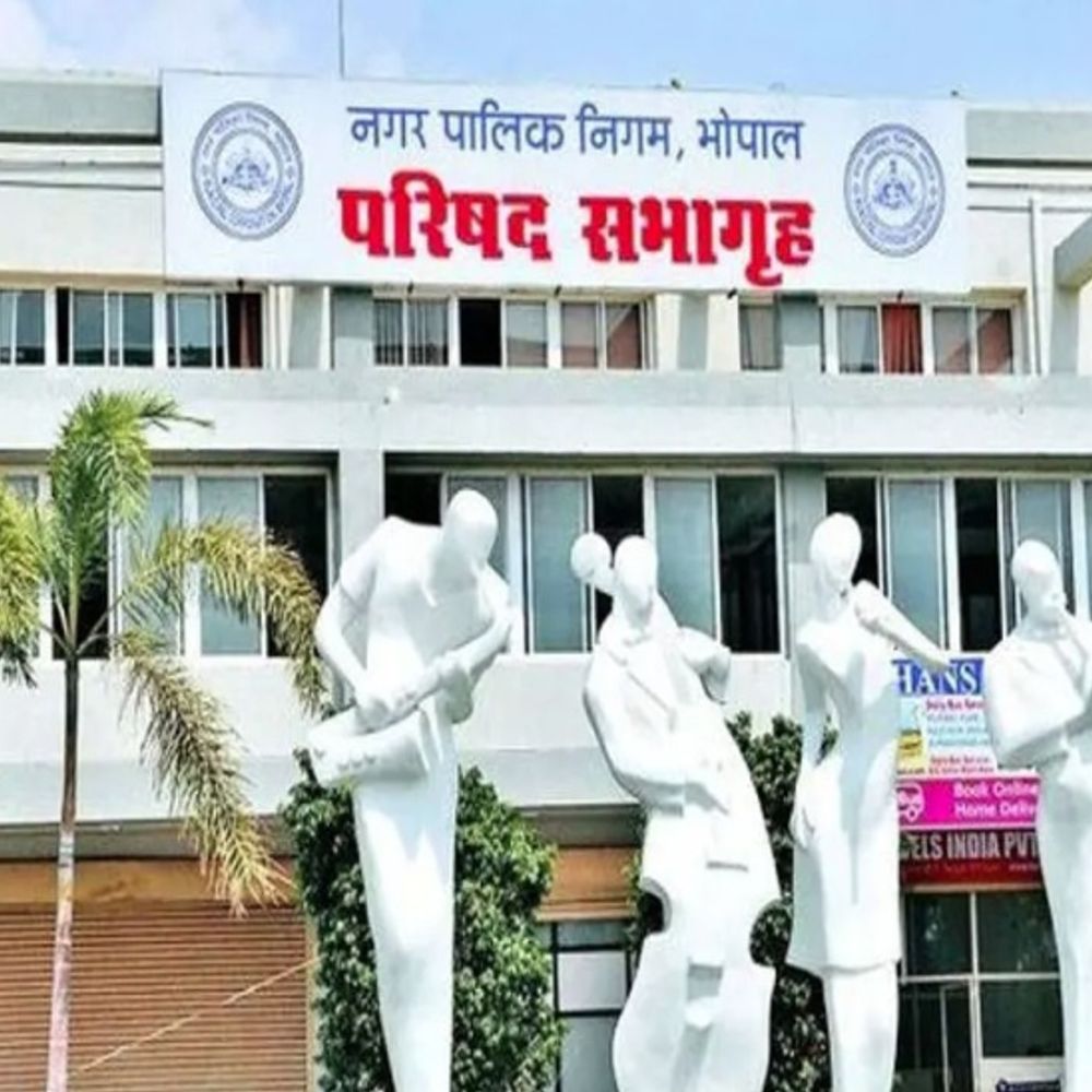 
                 2022 में प्रशासक के कार्यकाल में बदली गई थी फीस-दर:परिषद की मुहर, शासन की मंजूरी पर टिकी लाइसेंस फीस की वापसी 
            
