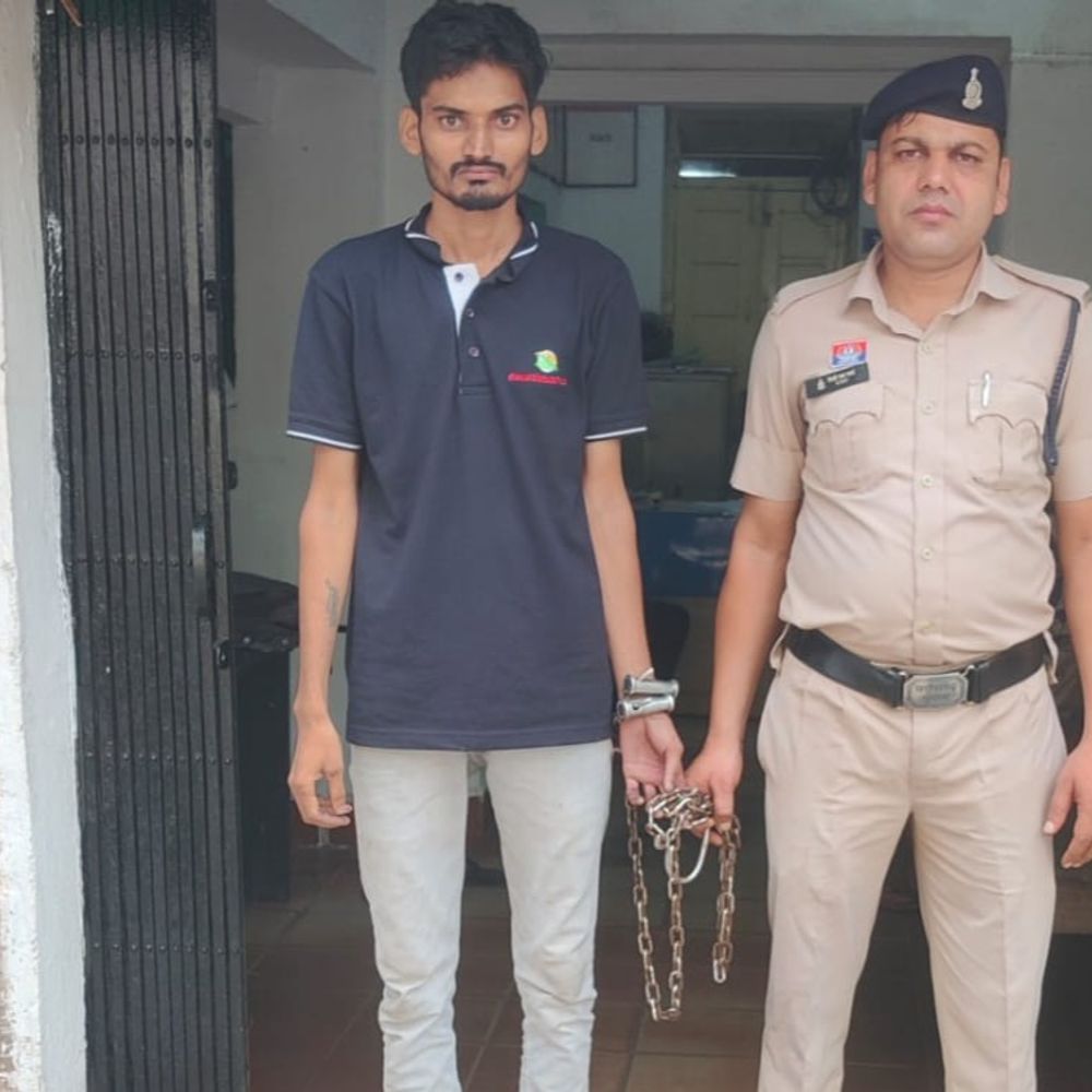 बैंक खाते का मोबाइल नंबर बदलकर 14.97 लाख की ठगी:फर्जी तरीके से मोबाइल नंबर बदलवाया, एफडी तोड़ी और रकम दूसरे खाते में ट्रांसफर कर निकाली