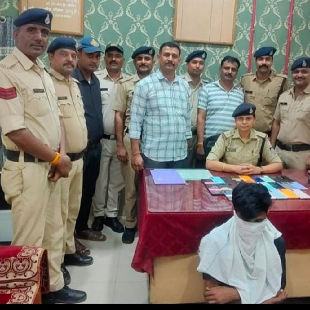 ग्वालियर में ट्रेन यात्रियों के मोबाइल चुराने वाली गैंग पकड़ी:  27 मोबाइल और एक बाइक जब्त; 3 आरोपी गिरफ्तार – Gwalior News