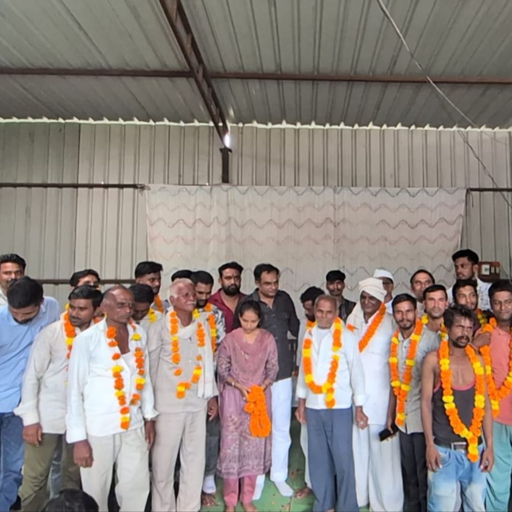 खंडवा में 25 कार्यकर्ताओं ने बीजेपी छोड़ी:बोले- सरकार की नीतियां जनविरोधी, पूर्व मंडल अध्यक्ष के साथ कांग्रेस में शामिल हुए