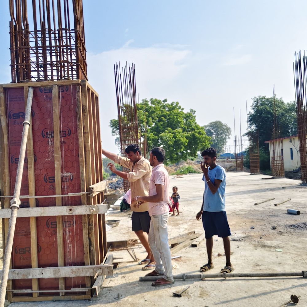 अमृत भारत स्टेशन निर्माण कार्य में मिली खामी:डायरेक्टर ने संबंधित कर्मचारियों को लगाई फटकार, बोले- तय समय मे पूरा हो