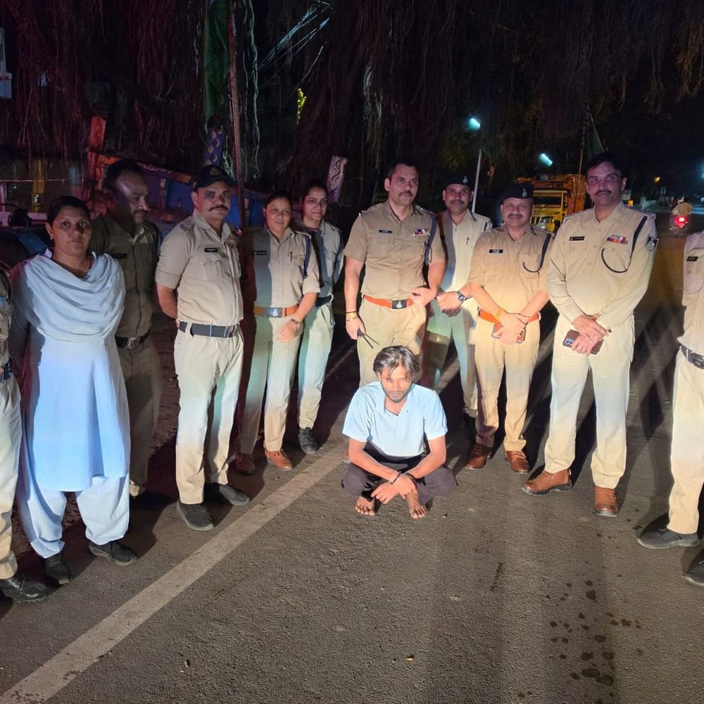 
                 मंदसौर पुलिस का कॉम्बिंग अभियान, 156 वारंटी गिरफ्तार:95 स्थायी, 54 गिरफ्तारी वारंटी पकड़े; 400 पुलिसकर्मी शामिल 
            