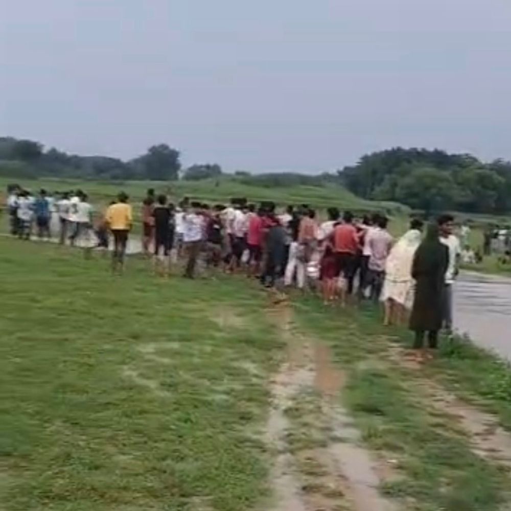प्रतापगढ़ में नाले में मछली पकड़ने गए चाचा-भतीजे डूबे:चाचा का शव मिला; भतीजे की तलाश जारी, भतीजे को बचाने उतरे थे चाचा