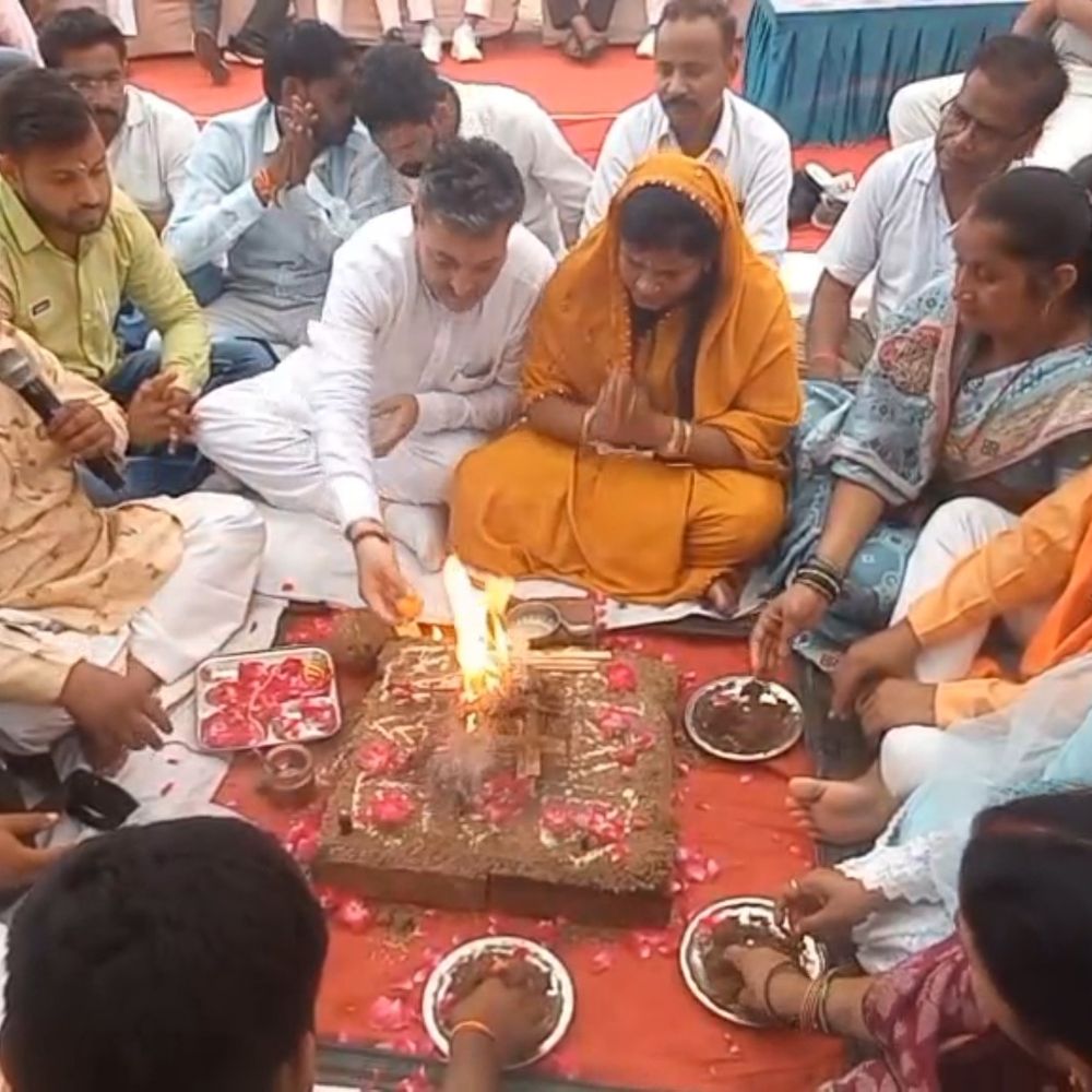 फिरोजाबाद में 2.78 करोड़ से बनेंगी सड़कें:नगला पान सहाय में महापौर ने किया भूमि पूजन, बारिश में जलभराव से मिलेगी निजात