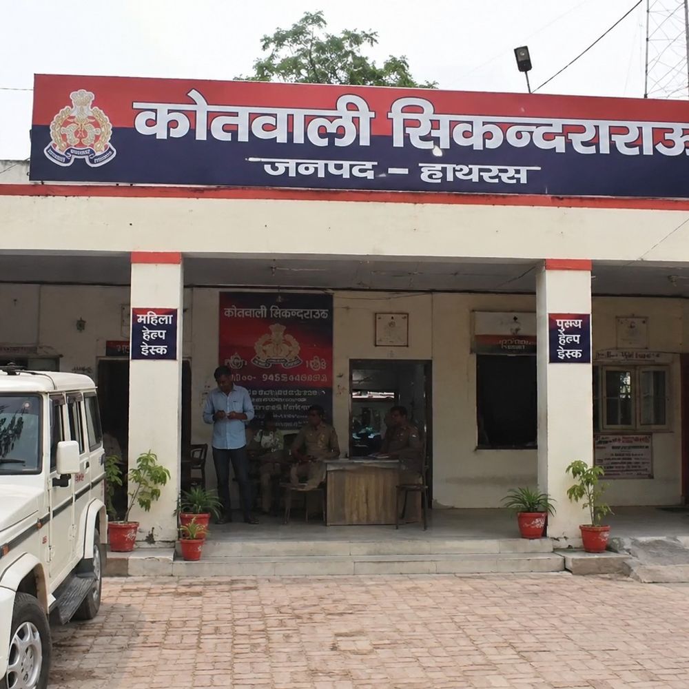 हाथरस में दादा ने 15 वर्षीय पोती से दुष्कर्म किया:पेट में दर्द होने पर जांच में ढाई माह की प्रेग्नेंट, आरोपी पुलिस हिरासत में