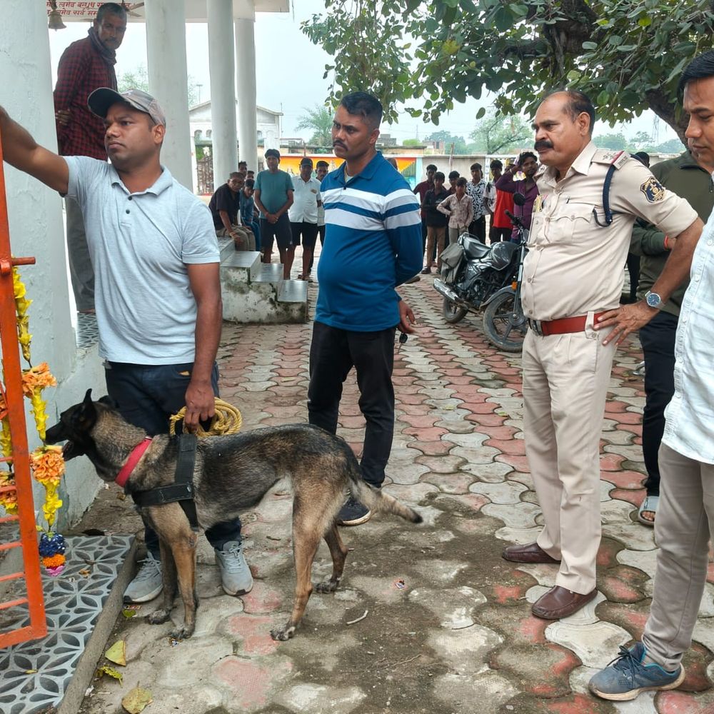मांवली-माता मंदिर से 95 हजार के चांदी के आभूषण चोरी:बेमेतरा में अज्ञात चोरों ने शटर काटकर वारदात को दिया अंजाम, पुलिस जांच में जुटी