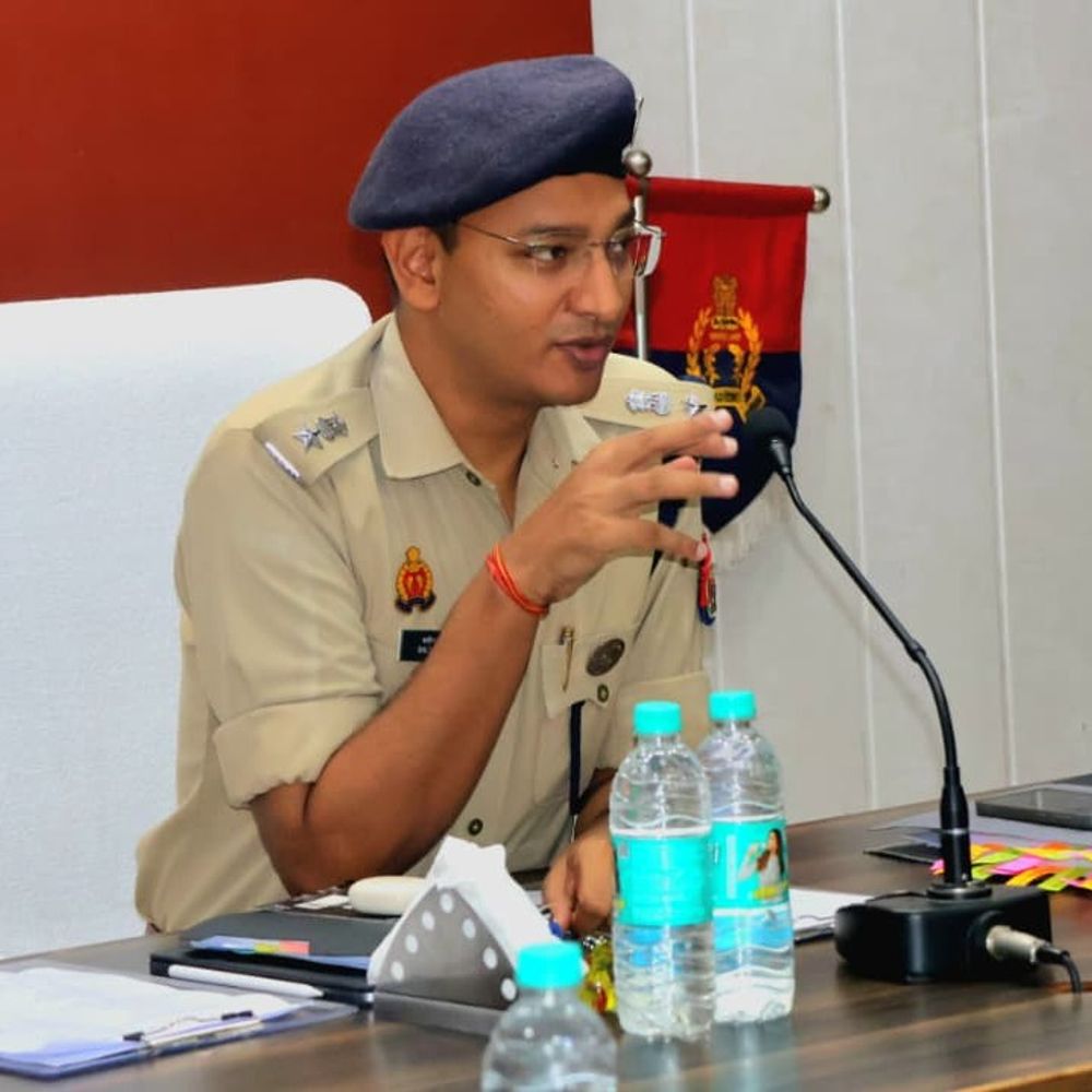 मथुरा में पुलिसकर्मियों के ट्रांसफर:प्रशांत कपिल पर्यटन थाना प्रभारी बने, कई अधिकारियों के कार्यक्षेत्र बदले