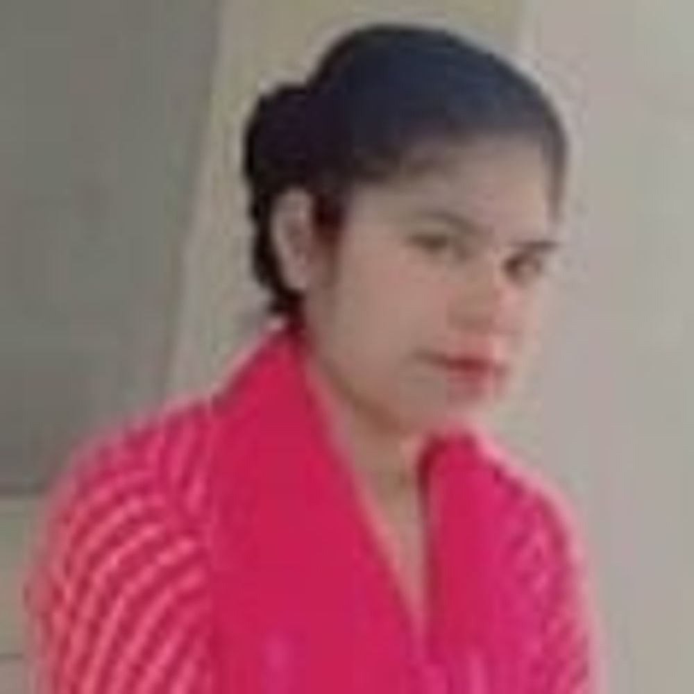 ग्रेटर नोएडा में 10वीं मंजिल से गिरकर युवती की मौत:नैनी का काम करती थी, फ्लैट मालिक पर छेड़छाड़ का आरोप