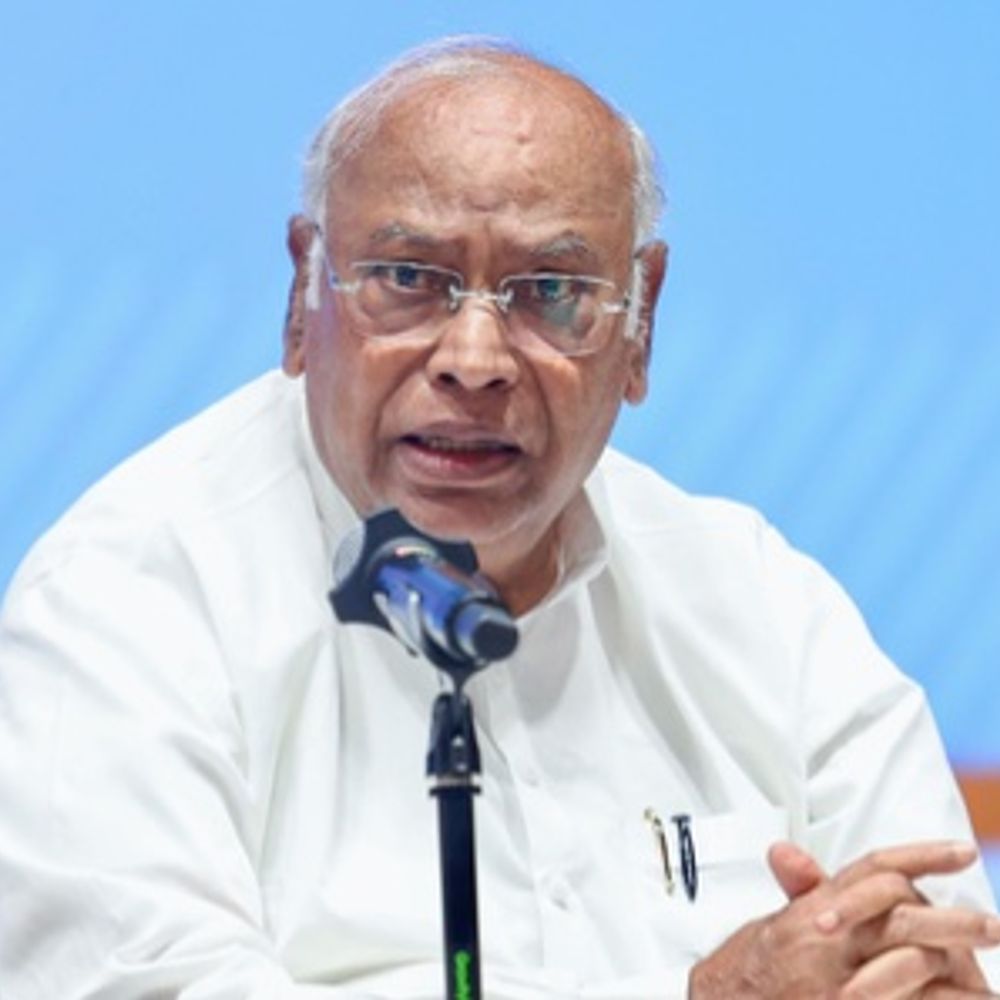 खड़गे बोले- चीनी की मिठास में सरकारी नीतियों की कड़वाहट:विदेश से आयात हो रहा, ये कैसा आत्मनिर्भर भारत; बढ़ती कीमतों पर केंद्र से 3 सवाल किए
