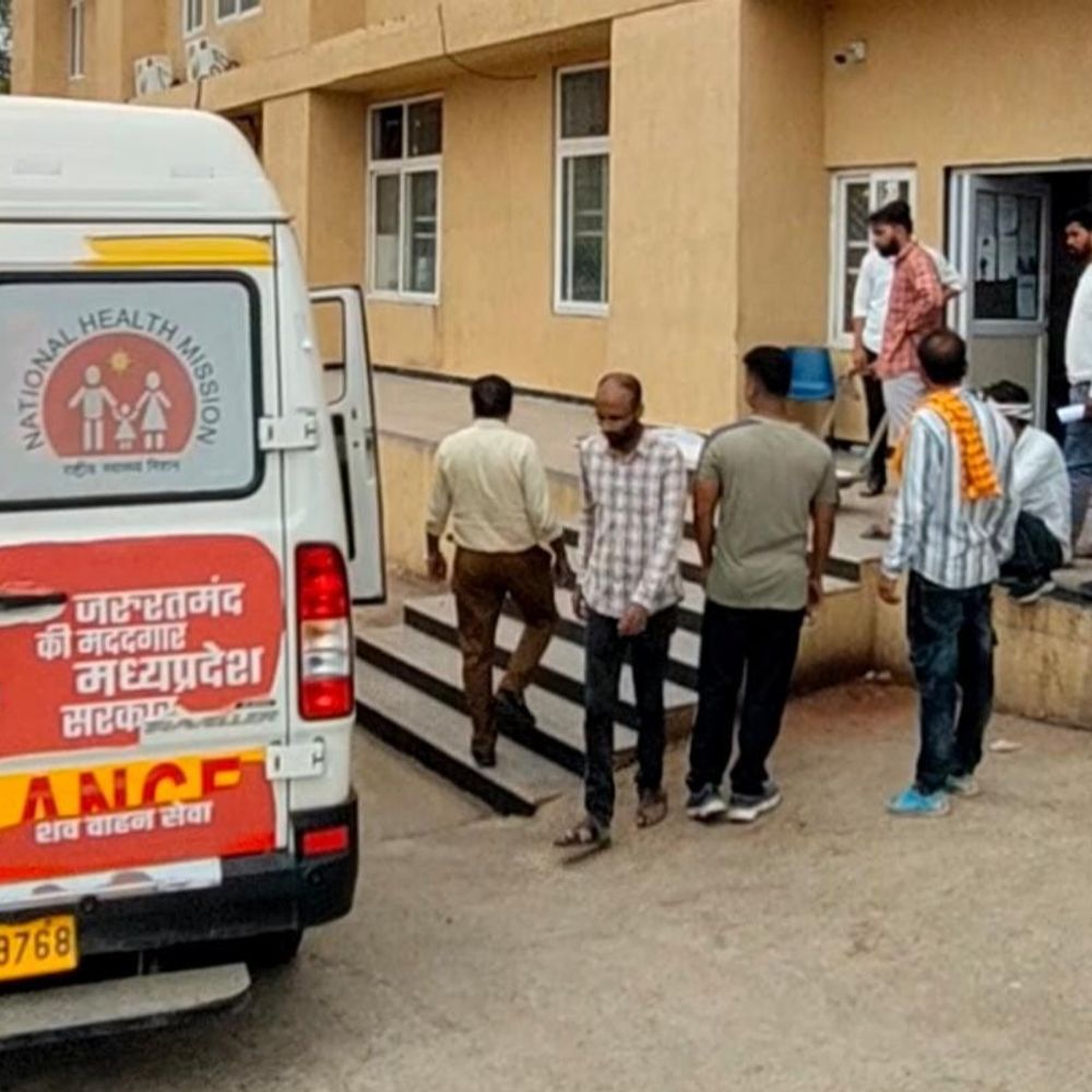 मां ने मोबाइल छीना तो युवती ने लगाई फांसी:साड़ी से फंदा बनाकर कमरे में झूली; ग्वालियर के आदित्यपुरम की घटना