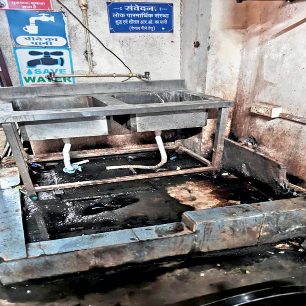 
                 इंदौर के छह सरकारी अस्पतालों का हाल:पीने के पानी में मानव मल में पाए जाने वाले कीटाणु मिले 
            