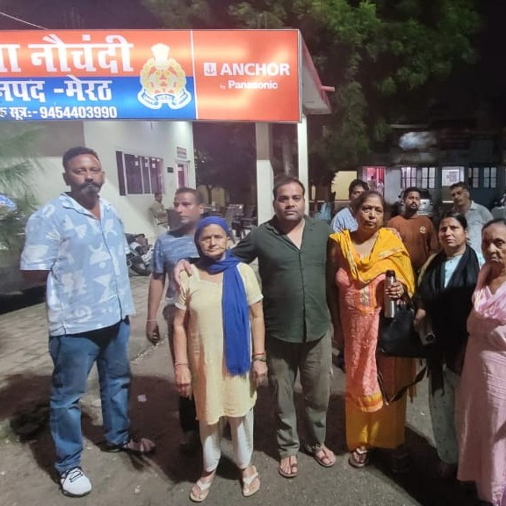 पैतृक संपत्ति विवाद में बुजुर्ग महिलाओं को घर से निकाला:मेरठ में मारपीट कर 20 हजार नकदी और सोने की चेन ले जाने का आरोप