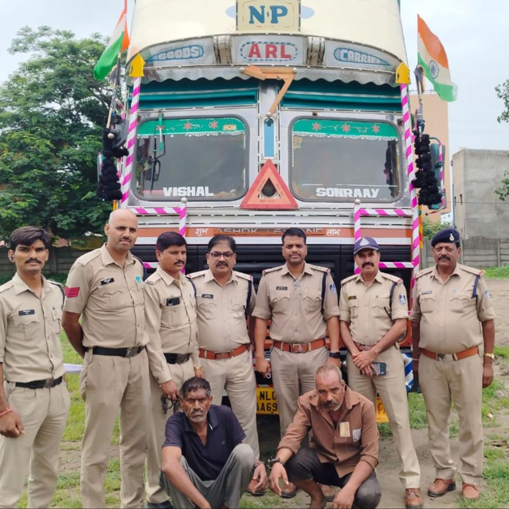 
                 नागालैंड पासिंग कंटेनर में पकड़ाया 30 लाख का डोडाचूरा:रतलाम में कंबल के नीचे छिपाकर मालेगांव लेकर जा रहे थे; दो तस्कर गिरफ्कार, एक फरार 
            