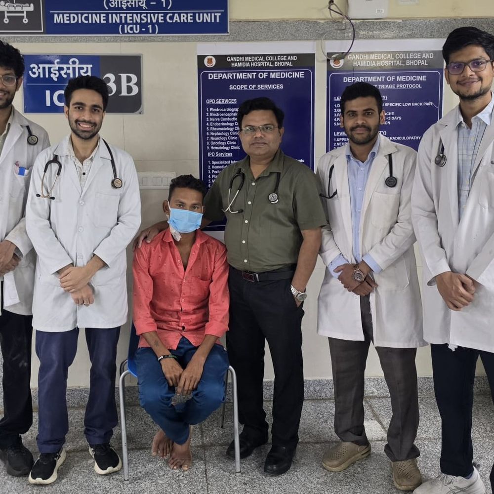 
                 सेल्फॉस खाकर बिगड़ी 28 साल के युवक की हालत:हमीदिया के डॉक्टरों ने बचाई जान; दिल में सूजन आई, किडनी भी हुई थी फेल 
            
