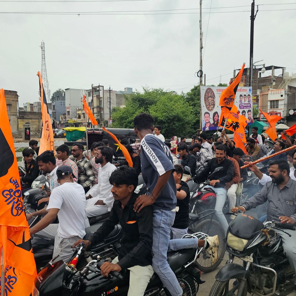 
                 शाही सवारी से पहले मंदसौर में निकाली वाहन रैली:पांच हजार श्रद्धालु वाहनों के साथ हुए शामिल, हर-हर महादेव के जयकारों से गूंजा शहर 
            