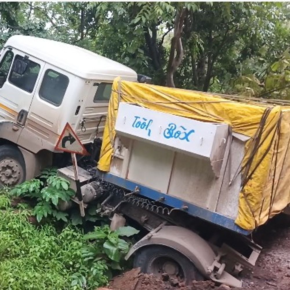 पन्ना के NH-39 पर भैरव टेक घाटी पर लंबा जाम:5 KM तक लगी वाहनों की कतार, एंबुलेंस फंसी, मरीज और यात्री बेहाल