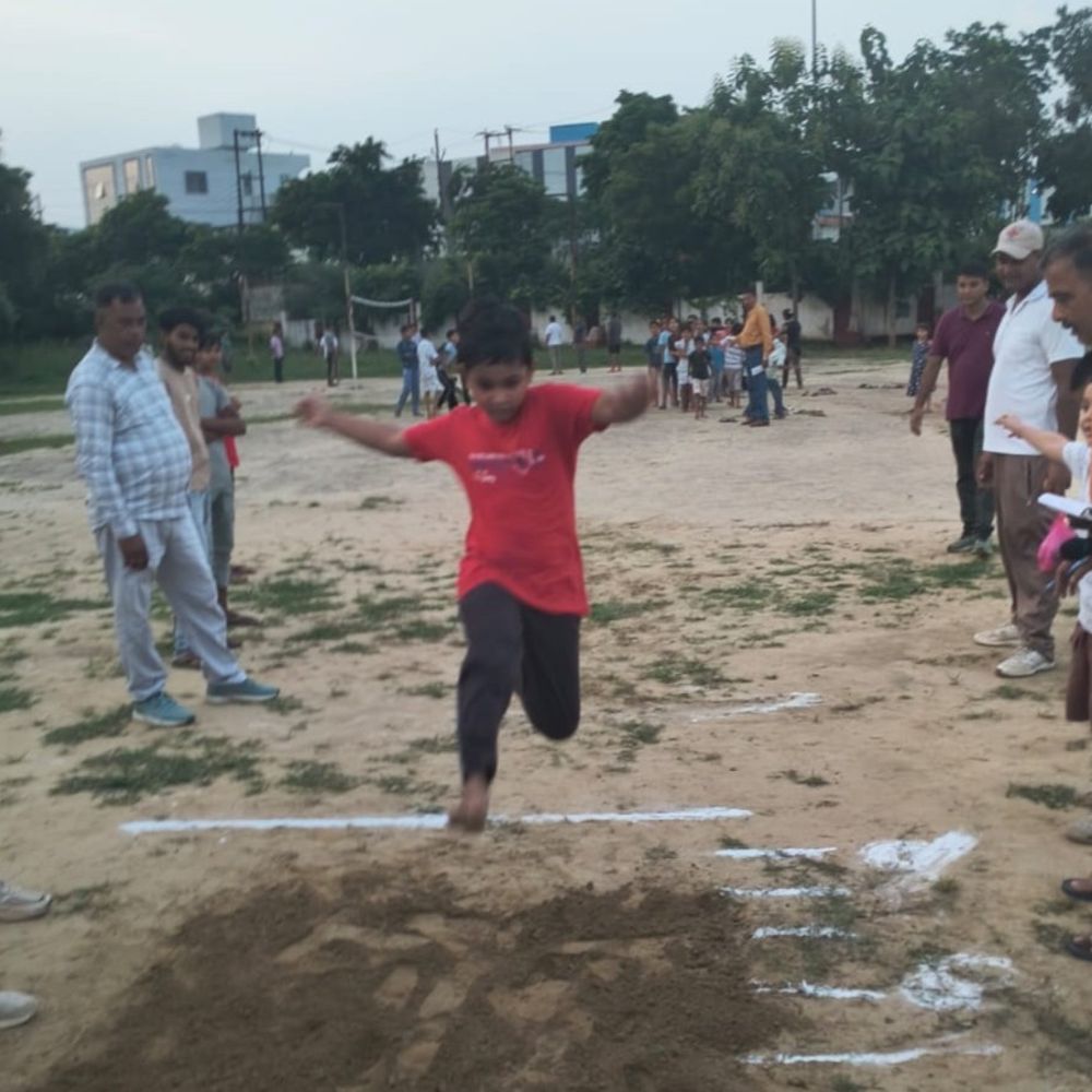 बागपत पुलिस लाइन में बच्चों की खेल प्रतियोगिताएं:वामा सारथी ने प्रतिभा प्रोत्साहन के लिए किया आयोजन