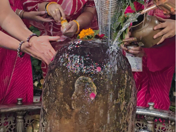 
                 महाकालेश्वर ज्योतिर्लिंग की पौराणिक कथा से मंदिर के इतिहास तक:दूषण के आतंक से भक्तों को बचाने प्रकट हुए महाकाल, 500 साल बाद मंदिर का पुनर्निर्माण 
            