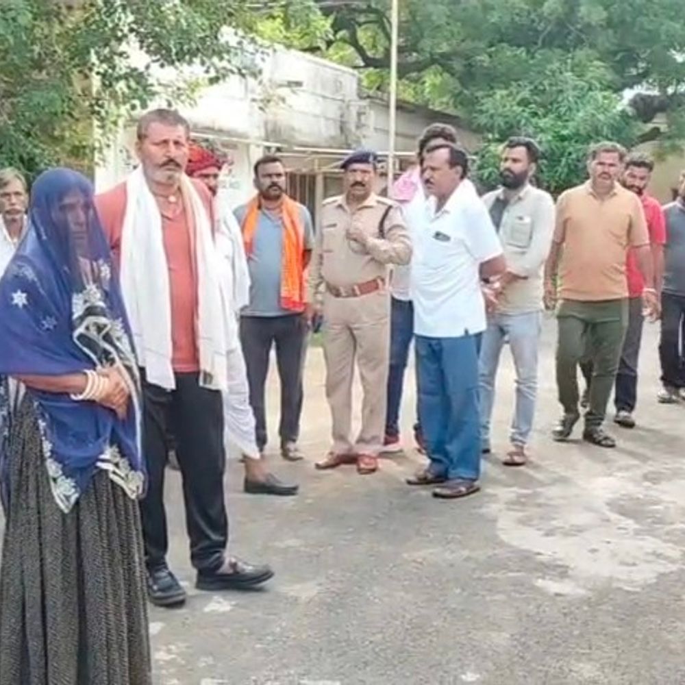 
                 नवविवाहिता ने मायके में खाया सल्फास:इलाज के दौरान मौत, जांच में जुटी पुलिस 
            