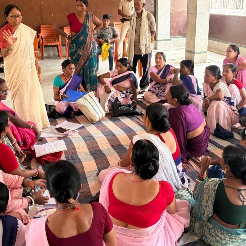 नवादा में आशा फैसिलिटेटरों की बैठक:MLC शशि यादव के सामने मानदेय और समस्याओं का मुद्दा उठा, जिलेभर की फैसिलिटेटर हुईं शामिल