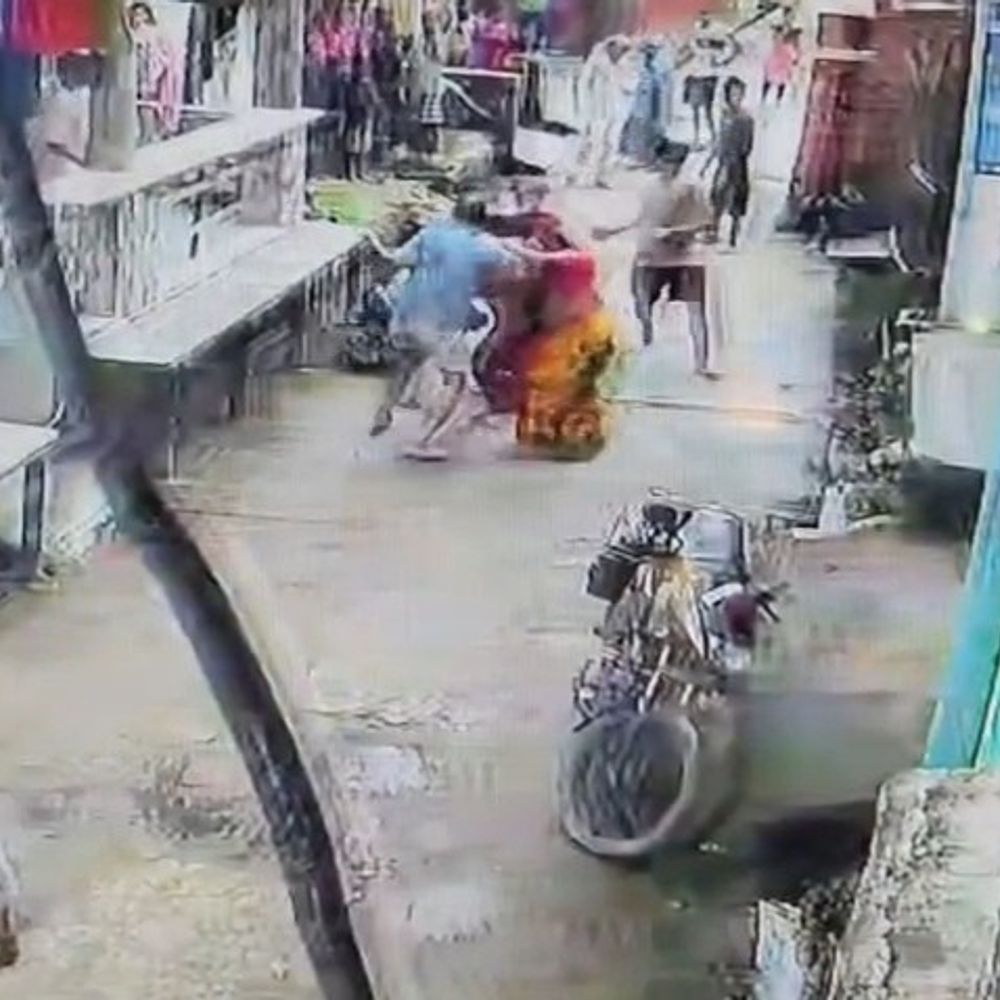 पीलीभीत में मामूली विवाद पर खूनी संघर्ष:बुजुर्ग के पेट में सरिया घोंपा, घटना CCTV में कैद