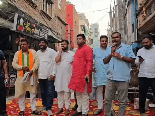 गाजियाबाद के खोड़ा की सियासत में उबाल:नगर पालिका में भाजपा ने अध्यक्ष मोहिनी शर्मा से मांगा करोड़ों का हिसाब
