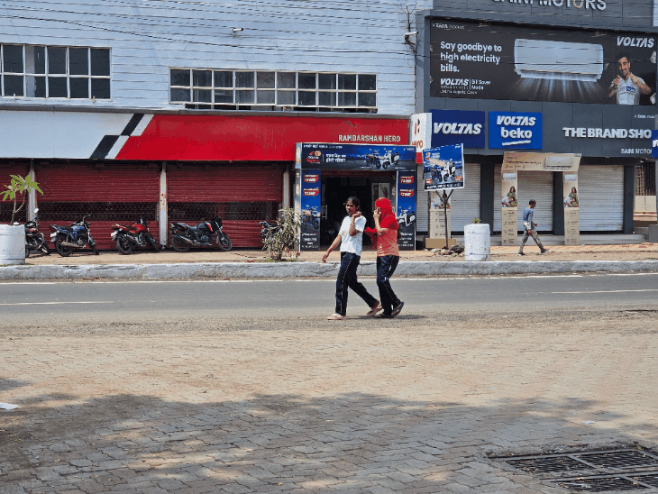
                 मंदसौर में 6 दिन में सिर्फ 0.04 इंच बारिश:धूप-उमस से बढ़ी परेशानी, 24 से फिर बारिश के आसार 
            