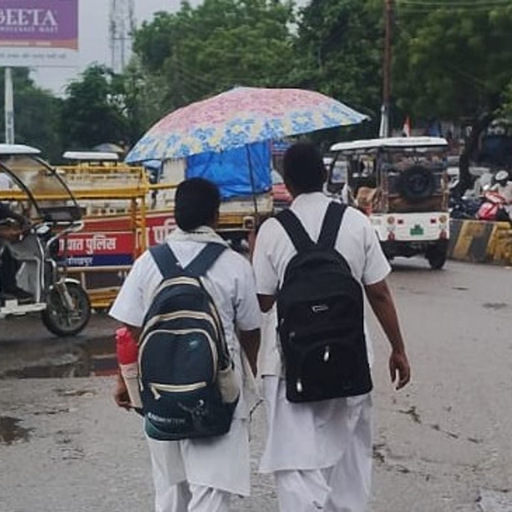 गोरखपुर में तेज धूप से गर्मी और उमस बढ़ी:34°C तक पहुंचेगा पारा; शाम को बारिश के आसार