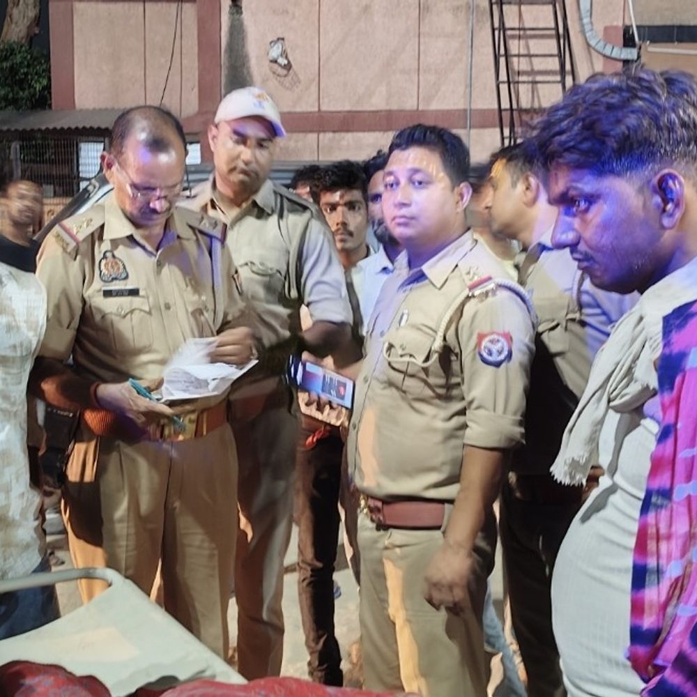 हाथरस में बुजुर्ग महिला की पीट-पीट कर हत्या:रुपए के लेन-देन विवाद में हमलावरों ने घर में घुसकर किया हमला