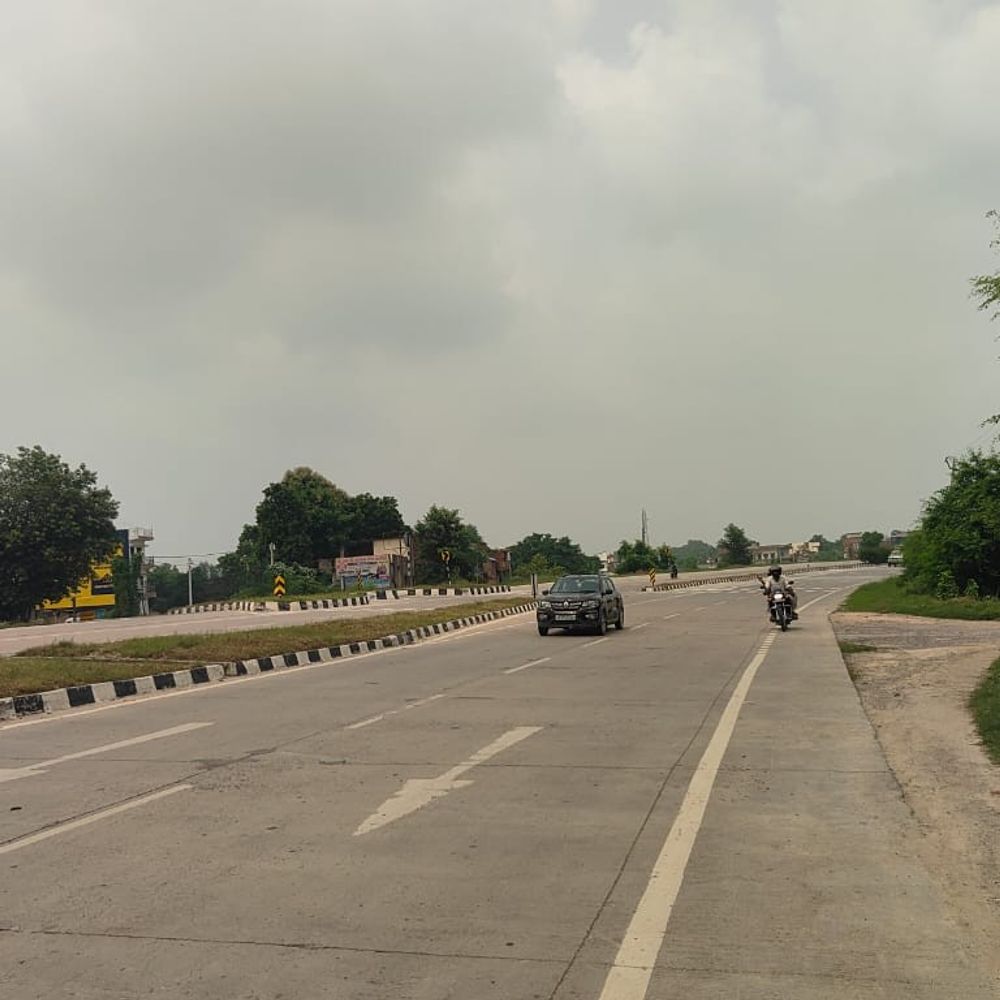 आजमगढ़ में रविवार की बारिश से बदला मौसम का मिजाज:डेढ़ घंटे की बारिश से जगह-जगह हुआ था जल भराव, सुबह से छाए हैं बादल