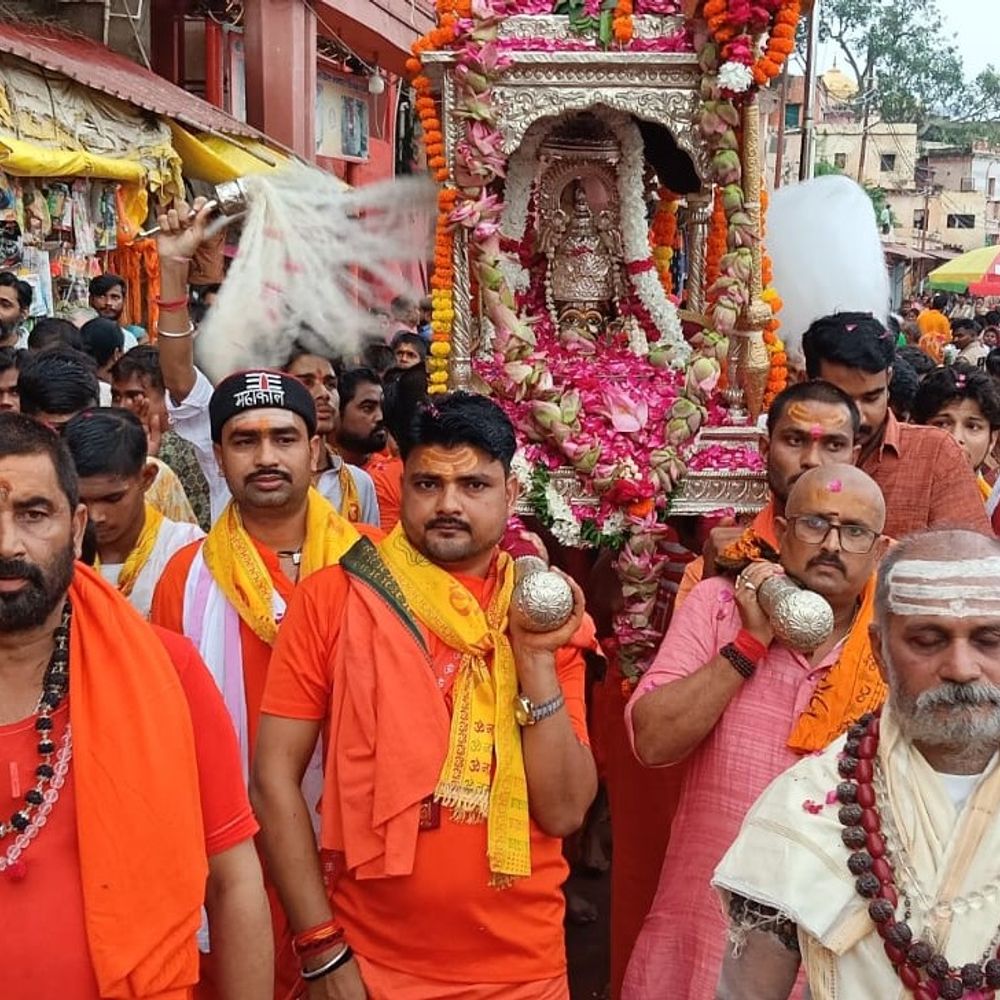 हर-हर महादेव के जयकारों से गूंजा चित्रकूट:राजाधिराज मत्तगजेंद्रनाथ की पालकी निकली, रामघाट की छोटी परिक्रमा के बाद मंदिर में हुई महाआरती