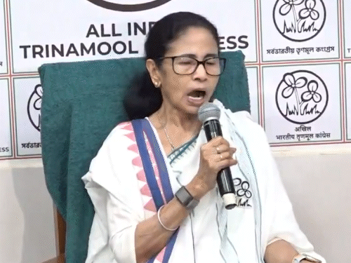 ममता बनर्जी बोलीं- राजनीति से संन्यास नहीं लूंगी:कहा- भाजपा को हाशिए पर धकेलने तक नहीं रुकूंगी, जनगणना की प्रक्रिया NRC लागू करने की कोशिश