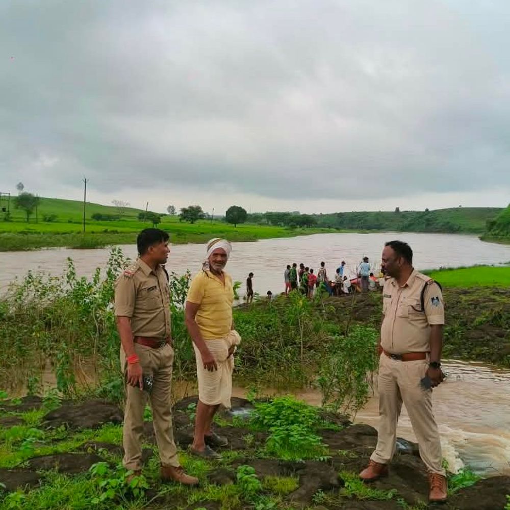 डिंडौरी में बहा किसान, 42 घंटे बाद मिला शव:  पुलिया पार करते समय हुआ हादसा ; SDRF-पुलिस ने सर्च ऑपरेशन चलाकर ढूंढा – Dindori News