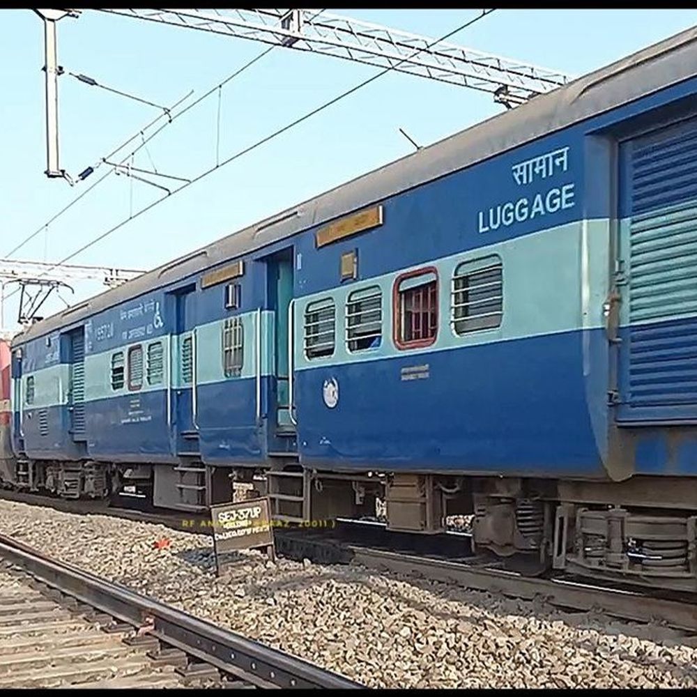 रक्षाबंधन पर पांच विशेष ट्रेनें चलेंगी:यात्रियों की भीड़ कम करने को संचालन, टूंडला में भी ठहराव