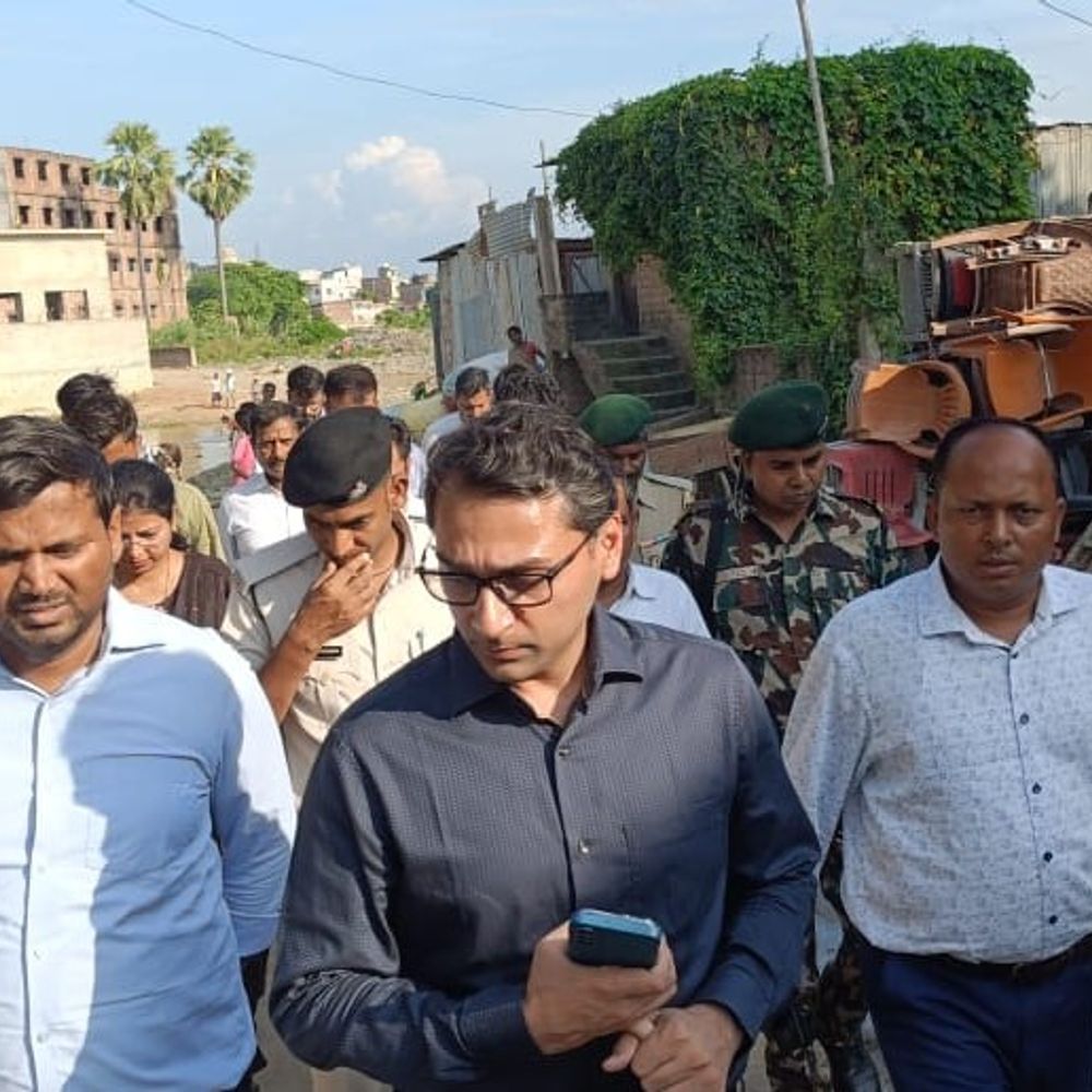 DM बोले-'शहर को 6 महीने में जलजमाव से मुक्त करें':बाईपास बस स्टैंड-गौशाला चौक निर्माणाधीन ड्रेनेज सिस्टम का निरीक्षण