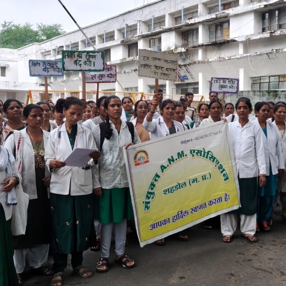 शहडोल में संयुक्त ANM एसोसिएशन ने कलेक्टर को ज्ञापन सौंपा:प्रोत्साहन राशि देने की मांग; बोले- 25 अगस्त तक मांगें पुरी नहीं, तो काम बंद