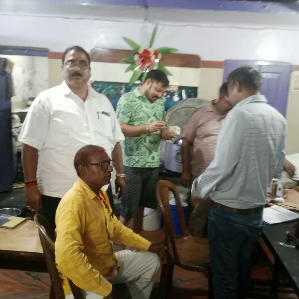 बांदा में 15 किलो दूषित मिठाई नष्ट:खाद्य विभाग ने रक्षाबंधन से पहले अतर्रा बाजार में की कार्रवाई