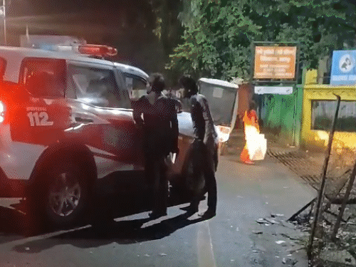 जबलपुर के लेडी एल्गिन अस्पताल की सुरक्षा पर सवाल:रात में नशे में धुत 2 युवक घुसे, आपस में मारपीट; पुलिस से भी की बहस
