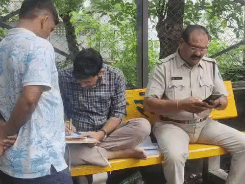 
                 भोपाल में लोडिंग ऑटो चालक ने किया सुसाइड:शराब पीकर घर आने पर पत्नी से हुआ था विवाद; निशातपुरा कृषक नगर की घटना 
            