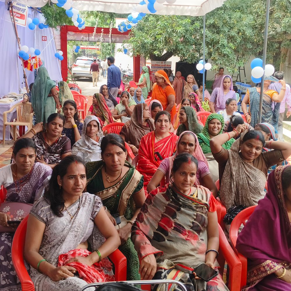 
                 नीमच 'आजीविका राखी मेला', 26 में से 4 स्टॉल खाली:विधायक परिहार ने किया शुभारंभ, महिला समूहों के उत्पाद उपलब्ध 
            