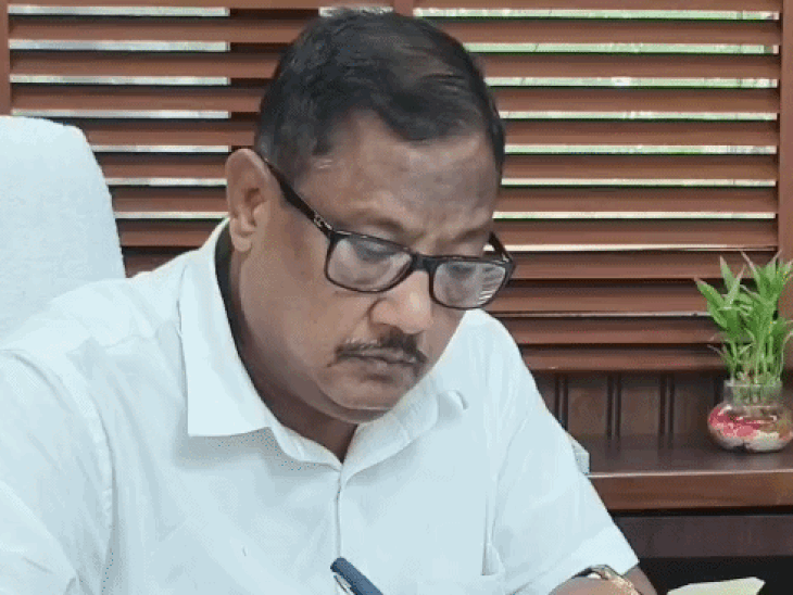 IAS खजान सिंह ने संभाला उदयपुर संभागीय आयुक्त का पदभार:बोले- नगरीय निकाय चुनाव निष्पक्ष करवाना प्राथमिकता; जनसुनवाई से सुनेंगे समस्याएं, समय पर करेंगे दूर