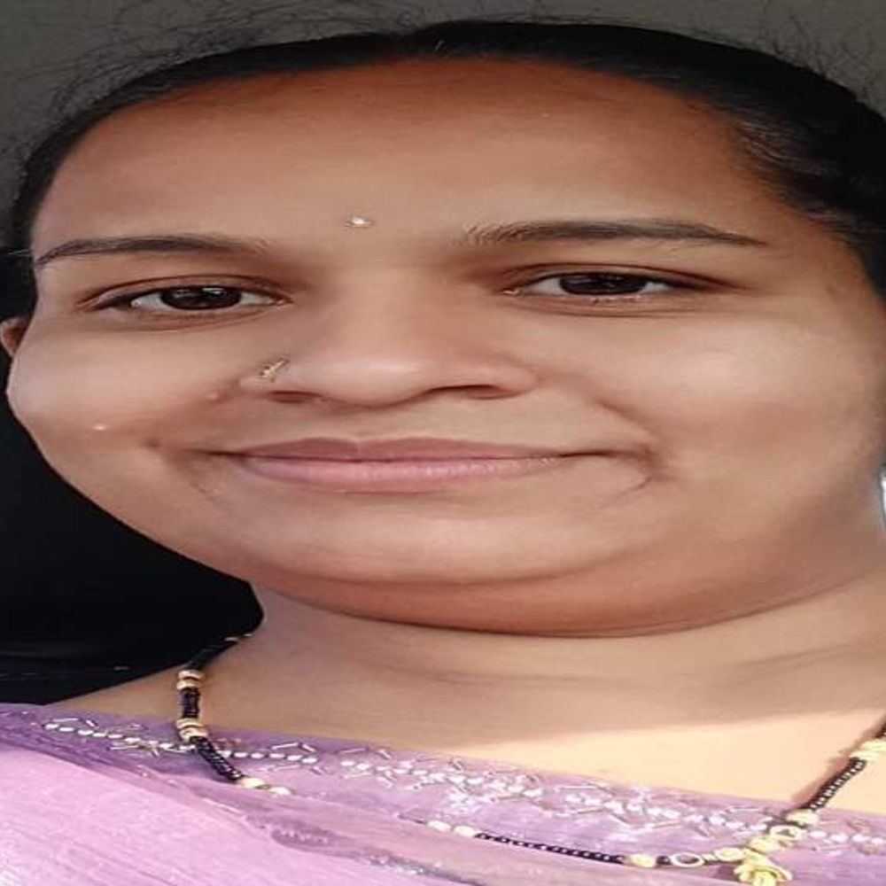 
                 राखी पर मायके जा रही महिला की मौत:इंदौर में दूसरी बाइक के बैग की बेल्ट हैंडल में उलझी; पति-बेटा भी गिरे, बाइक सवार फरार 
            