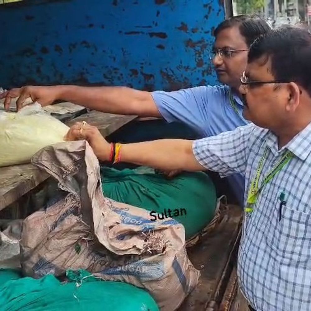 लखनऊ में खोया, तेल और चूरन की खेप पकड़ी गई:रक्षाबंधन से पहले FSDA का एक्शन, पारा-दुबग्गा में एक साथ छापेमारी