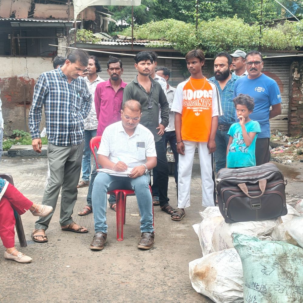 नर्मदापुरम में बस से 650 किलो संदिग्ध मावा जब्त:भोपाल से लाया गया मावा पुराने बस स्टैंड पर उतारते समय पकड़ा, बिल-दस्तावेज नहीं मिले