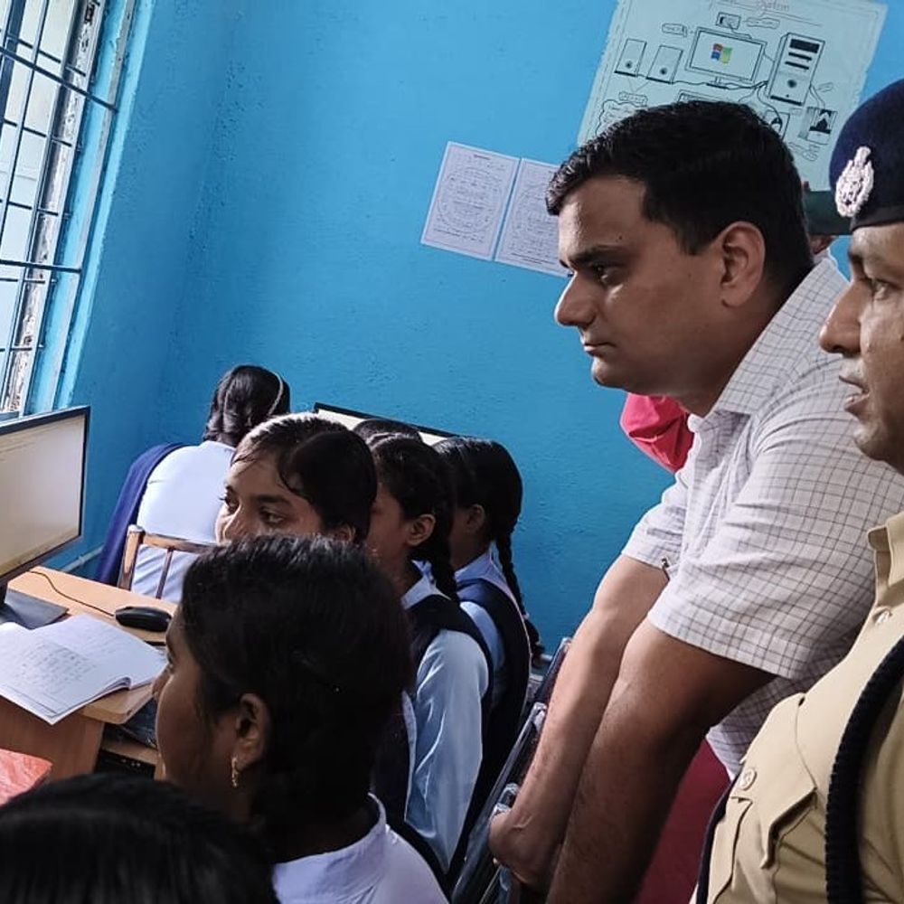 गवर्नमेंट स्कूलों में कोडिंग क्लास शुरू:कटिहार में DM ने की पहल, छात्रों में उत्साह