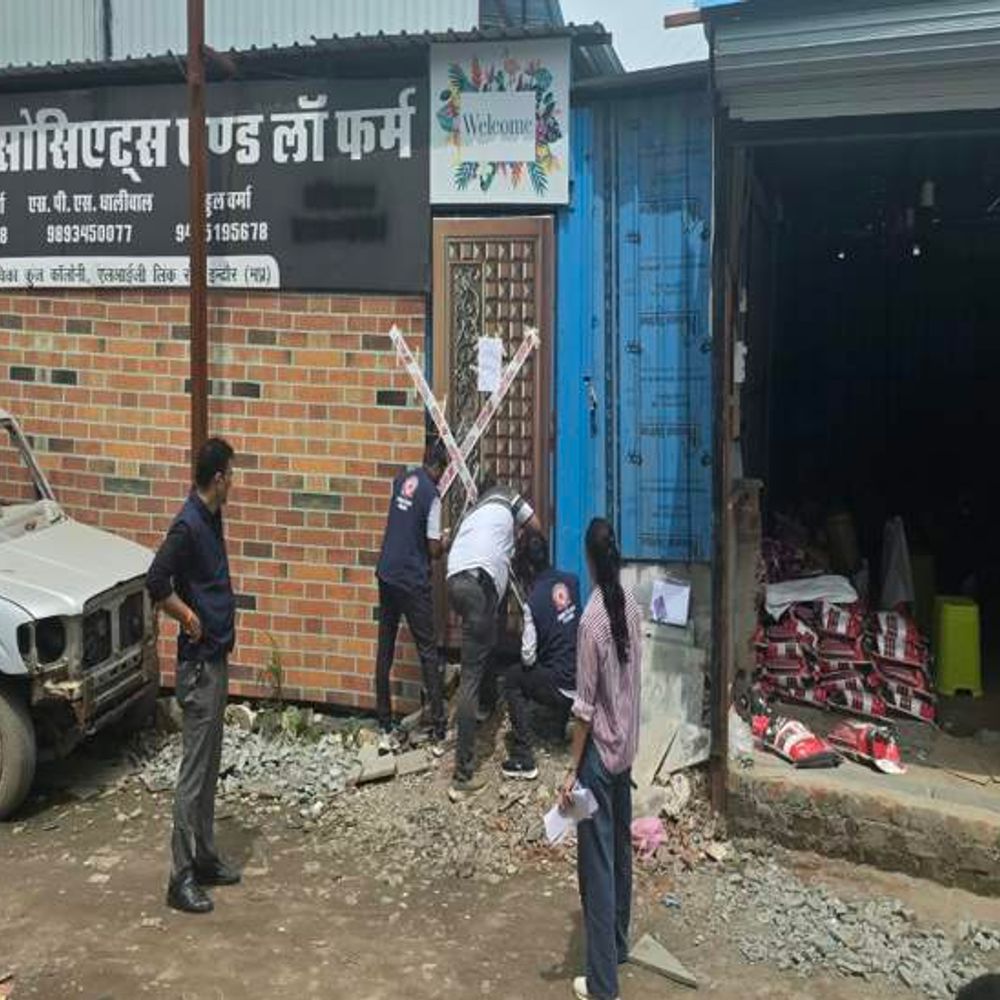 
                 इंदौर में बदमाश मुख्तियार की 4 करोड़ की संपत्ति सीज:जमीन कब्जाने के लिए रुपए मांगने के केस में गिरफ्तार; कब्जा-फर्जी दस्तावेज से संपत्ति हथियाने की आशंका 
            