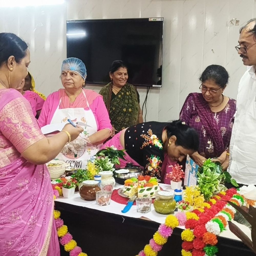 मथुरा में आंगनबाड़ी कार्यकत्रियों की कुकिंग प्रतियोगिता:39 कार्यकत्रियों ने बनाए पुष्टाहार से स्वादिष्ट और पौष्टिक व्यंजन